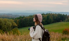 Фото Алины на лугу